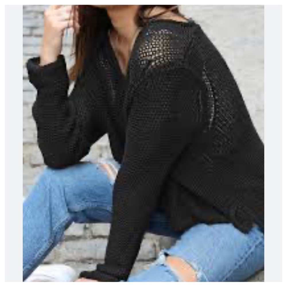 36 POSH LIVE LISTING SWEATERS 

Made in Italy 

Fashion Sweater